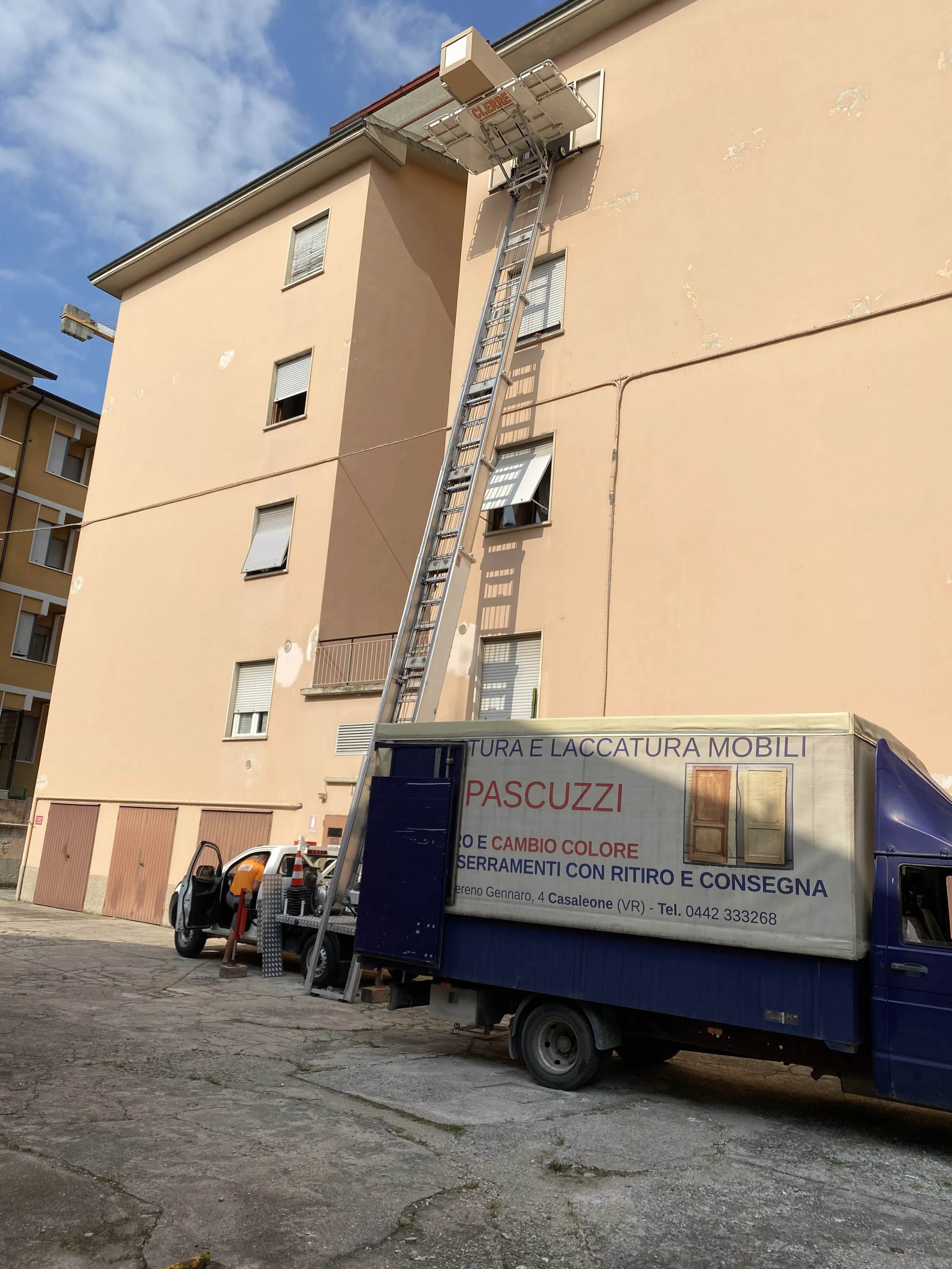 Consegna con montaggio mobili